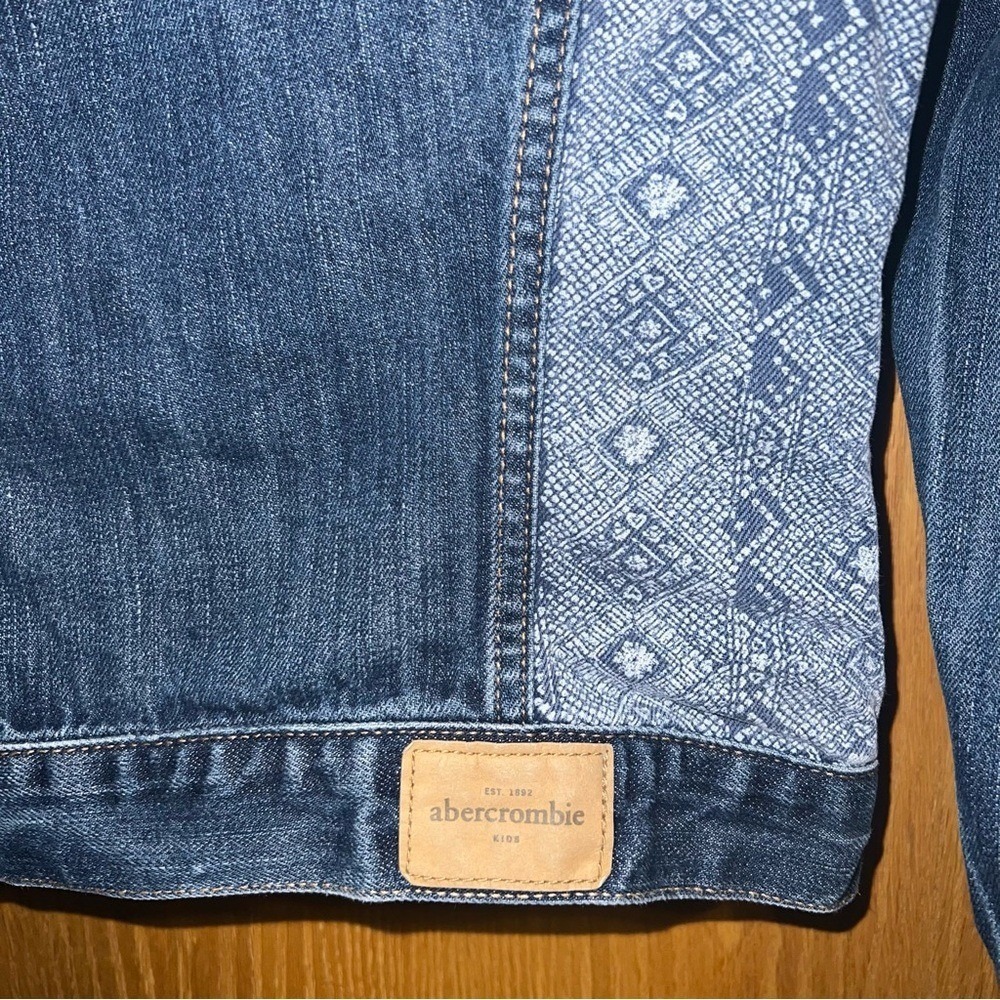 Abercrombie Kids Denim Jacket Distressed Patchwork Geometric Print Blue Size 14‎ - Picture 8 of 9
